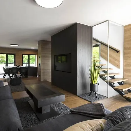 Holiday Home With 3 Bedrooms *